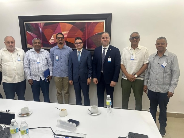 Presidente nacional del CODIA sostiene encuentro en el Ministerio de Hacienda para dar seguimiento al pago de obras pendientes bajo la Ley 16-26.